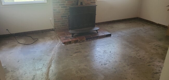 Building Photo - 2 bd, 2 ba house in old SW Columbia, fence...