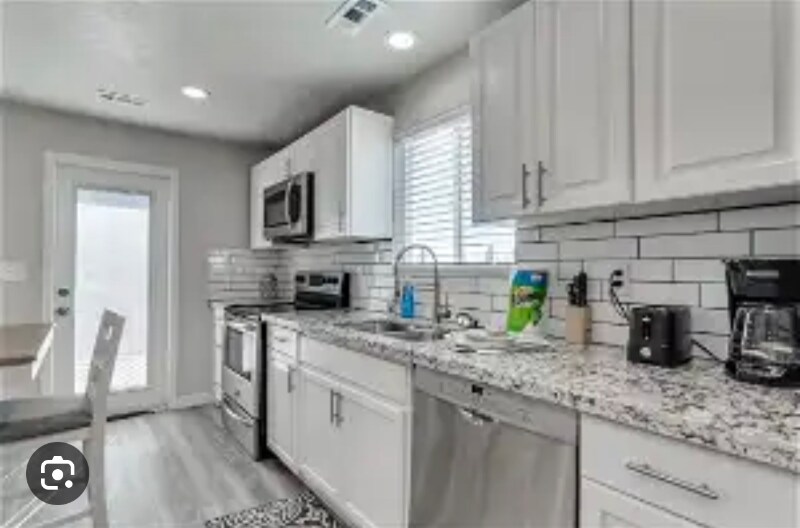 Building Photo - 3306 N Fairfield Rd