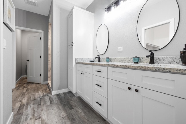 Building Photo - 1310 Daisy Dr