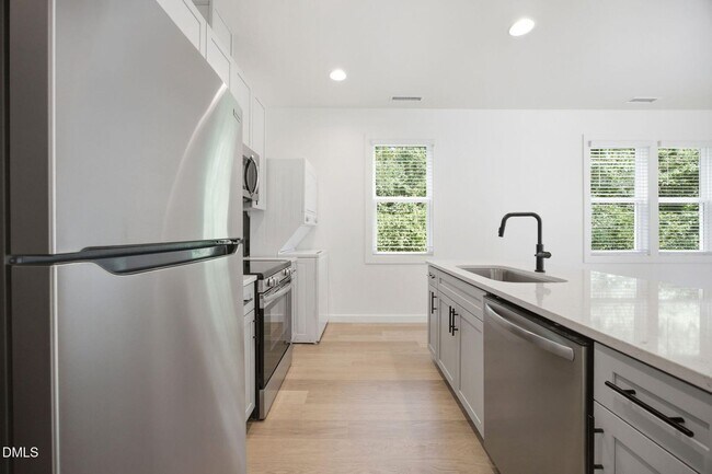 Building Photo - 2815 Wilcox Pl