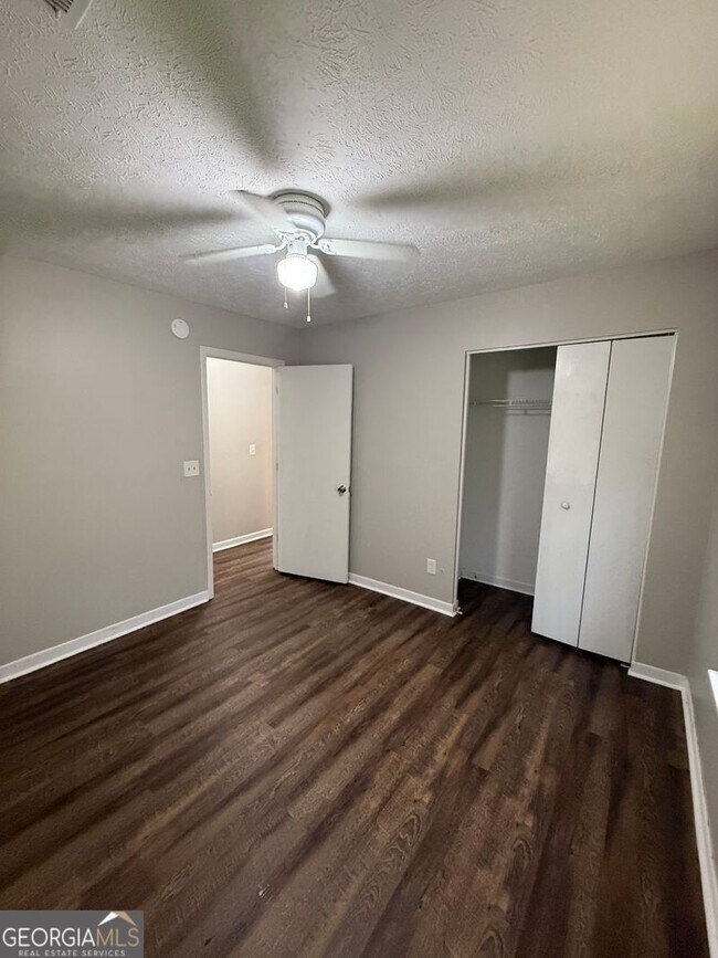 Building Photo - 10375 Larrack Ct