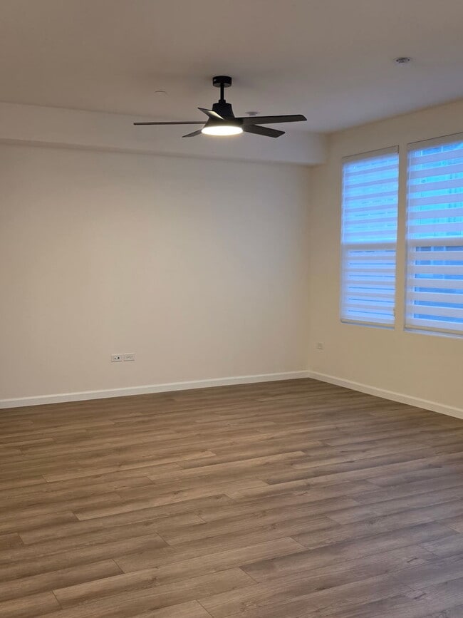 Building Photo - 5933 Hawkweed Dr