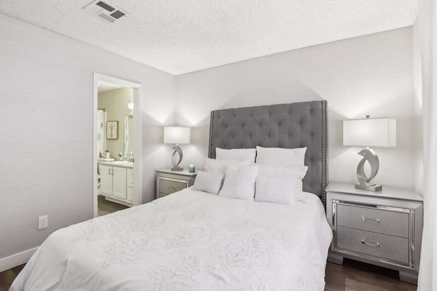 Building Photo - 23Twelve