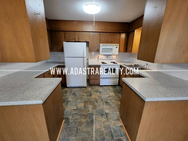 Building Photo - 212 Brookside Dr