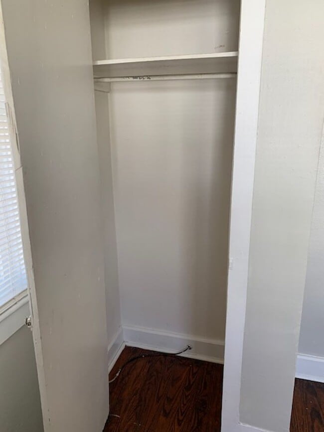 Building Photo - Convenient East 32nd Street Location Near Anderson and Truman Pkwy.