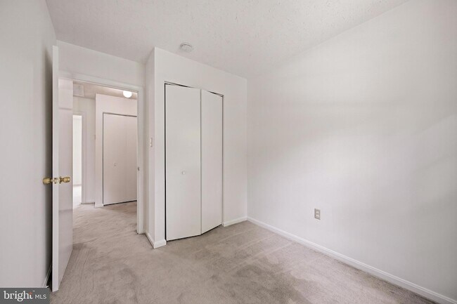 Building Photo - 16 Meadowside Ct