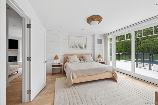 Building Photo - 28 Canoe Place Rd