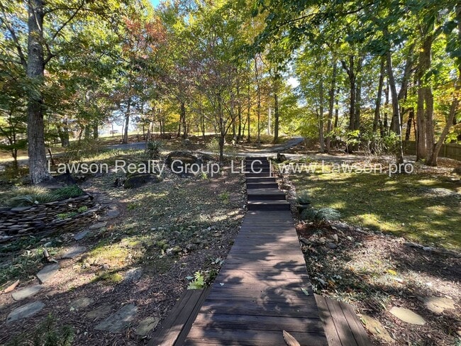 Building Photo - Nature Lover's Paradise-Easy Access to Vin...