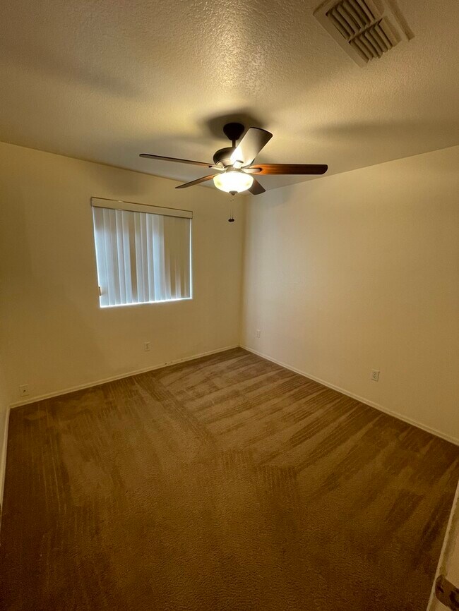 Building Photo - Beautiful 4 Bedroom 2 Bath Home in Phoenix!