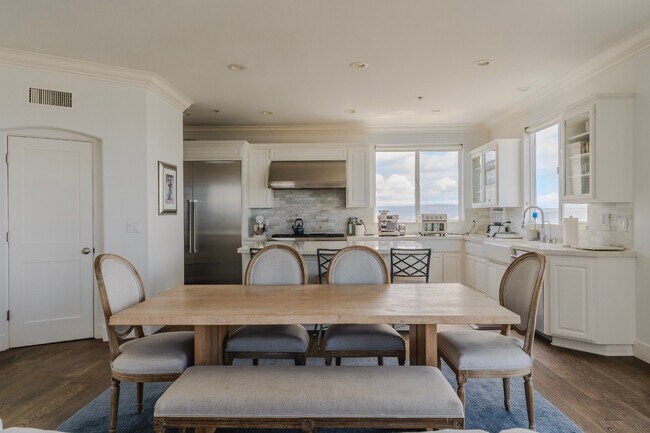 Building Photo - 300 19th St