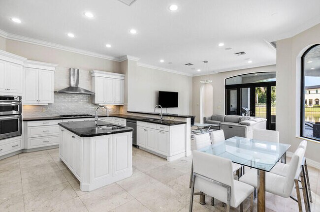 Building Photo - 17895 Cadena Dr