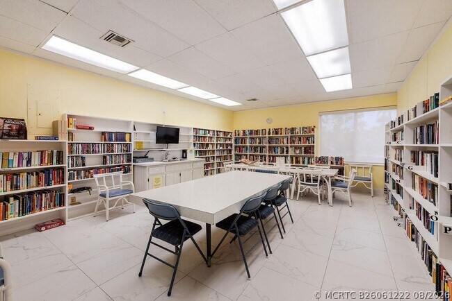 Building Photo - 2523 Dudley Dr W