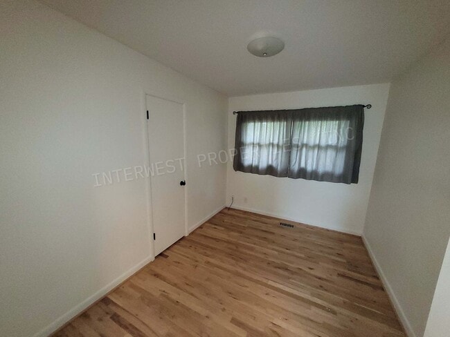 Building Photo - Beautiful 3 bdrm Home w/ a remodeled kitchen, stainless appliances, deck, yard and more!!!