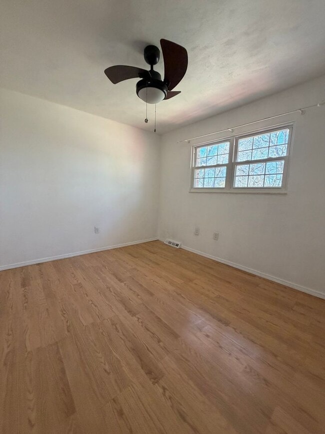 Building Photo - 4 bed | 2 bath Home for Rent