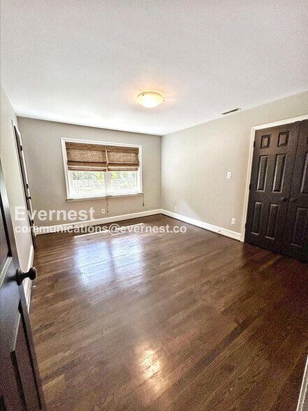Building Photo - 950 Marguerite Dr