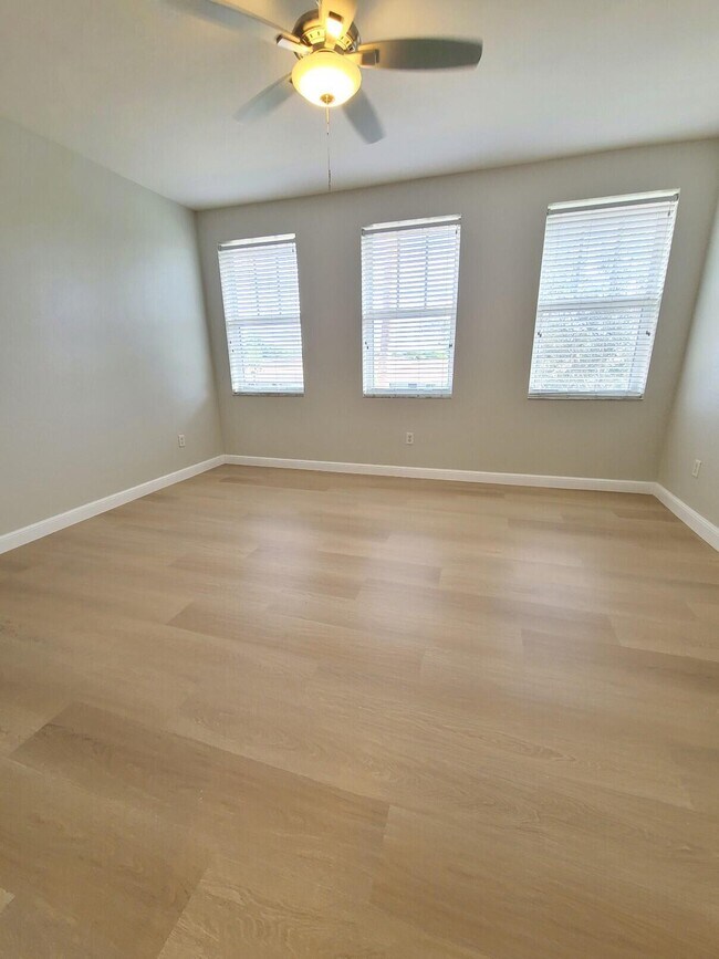Building Photo - 590 Amador Ln