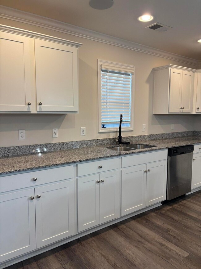 Building Photo - 335 Niblick Dr