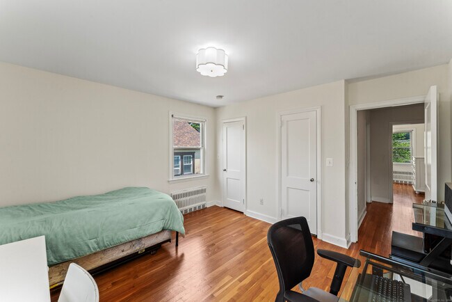 Building Photo - 112 4th St