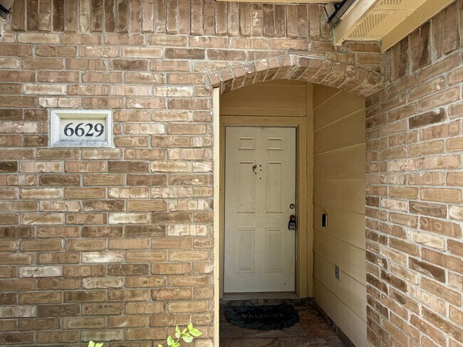 Building Photo - 6629 Kodiak Dr