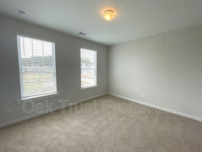 Building Photo - 105 Summer Tanager Dr