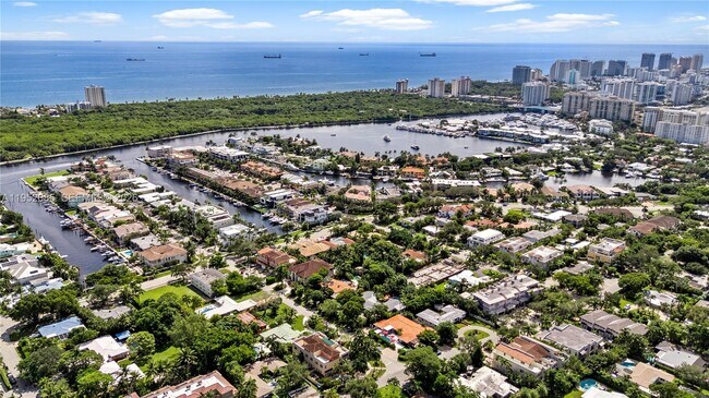 Building Photo - 2600 NE 15th St