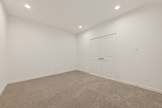 Building Photo - 2819 Red Rosehip Dr