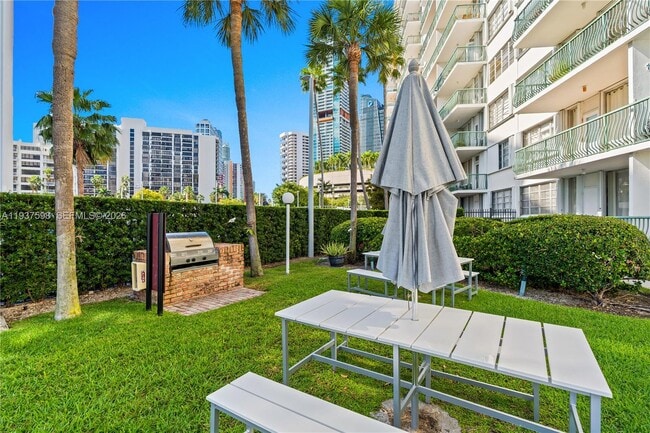 Building Photo - 1408 Brickell Bay Dr