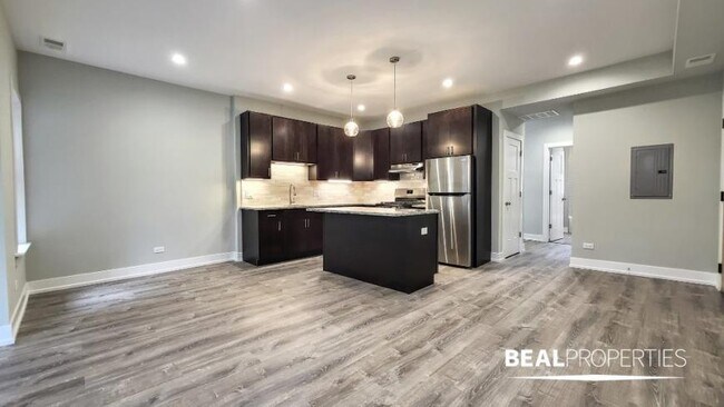 Building Photo - 1 bedroom in EVANSTON IL 60202