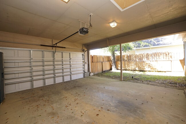 Building Photo - 243 Parkwood Cir