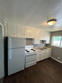 Building Photo - Forest Court Apartment Homes