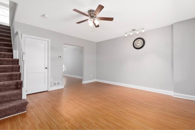 Building Photo - 114 Riverthorn Rd
