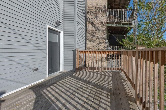 Building Photo - 527 N Ridgeway Ave