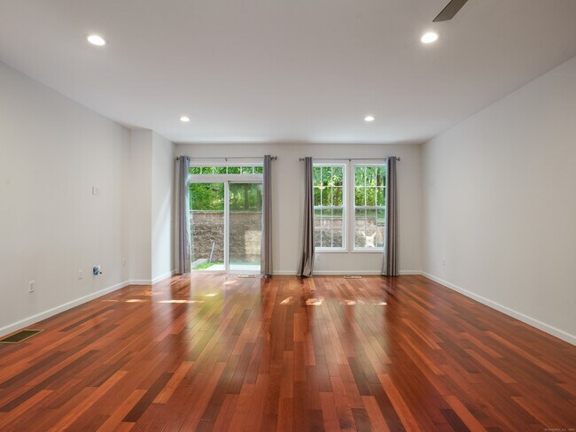 Building Photo - 16 Warrington Round