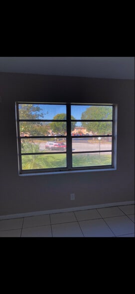 Building Photo - 12840 SW 43rd Dr