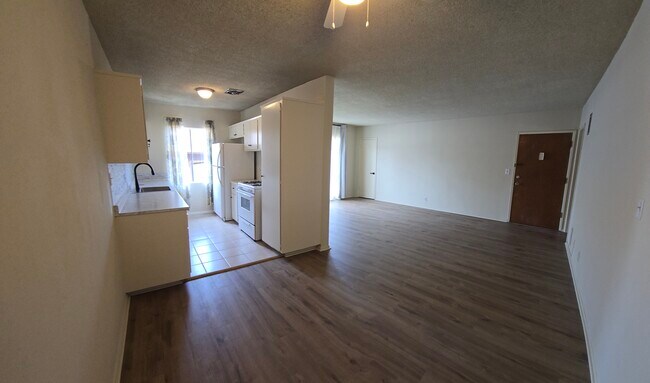Building Photo - 526 S St Andrews Pl