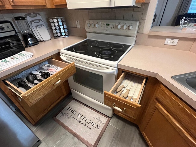 Building Photo - 13775 SW 115 Pl