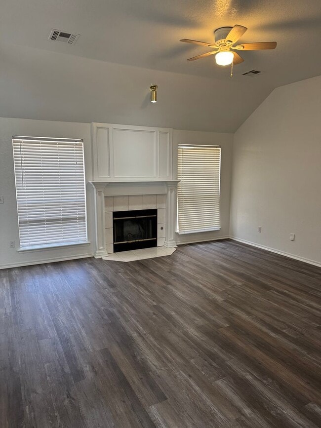 Building Photo - Very nice 3 bed + office, in Berkley Addition in west Norman!