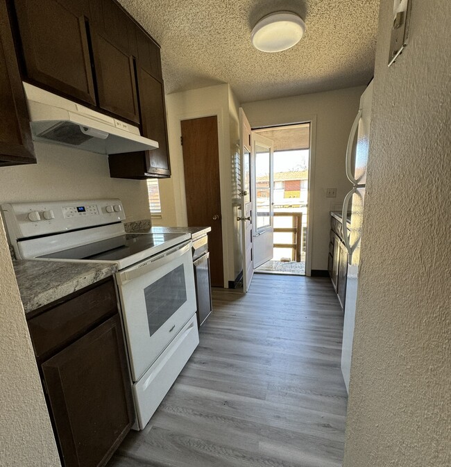 Kitchen (towards back door) - 1418 Kay St