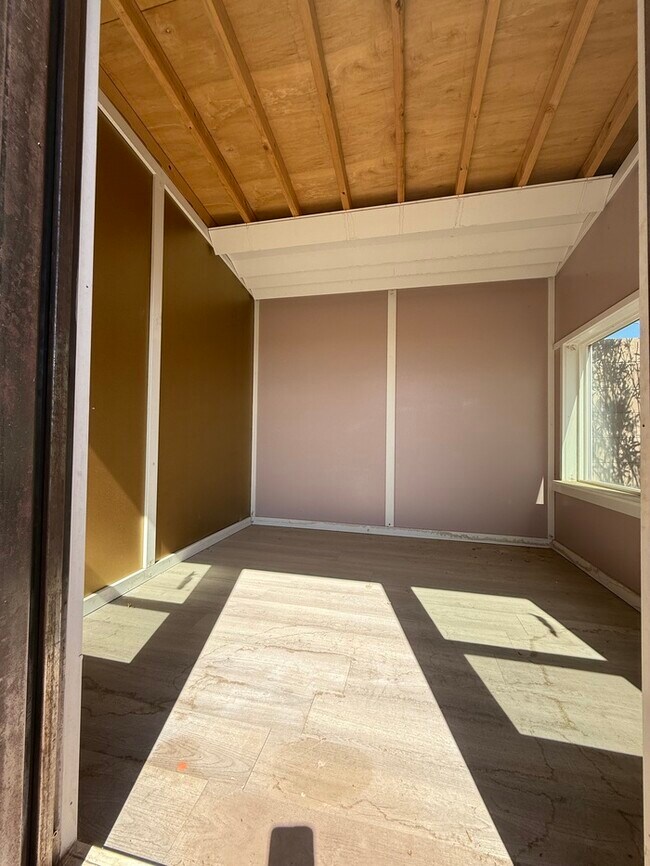 Building Photo - HOUSE FOR RENT