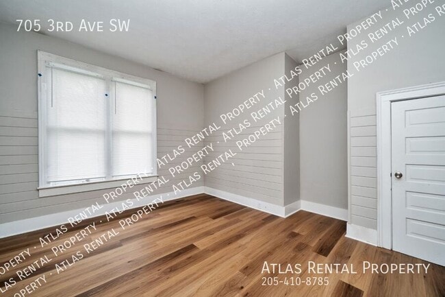 Building Photo - 705 3rd Ave SW