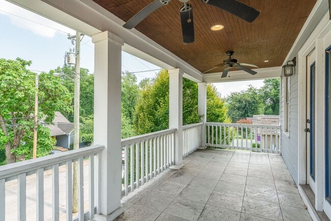 Building Photo - Stunning 3BE/2.5BA home in the heart of Ho...