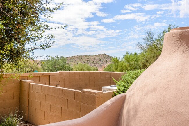 Building Photo - 14705 Canyon Dr