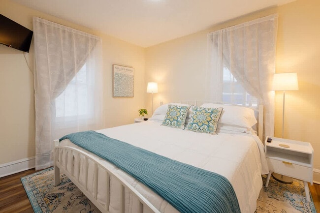 Building Photo - 217 Highland Ave