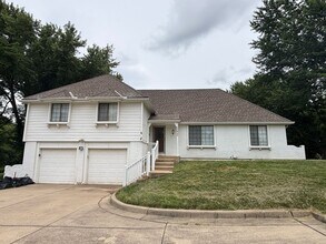 Building Photo - 5 BR/2.5BA | Sprawling Single Family Home | 2-Car Garage | Huge backyard!
