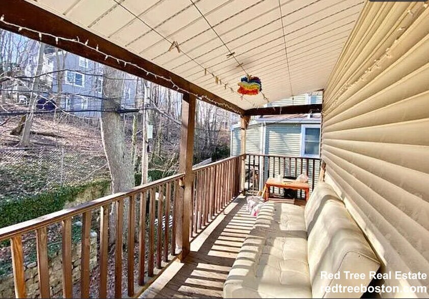 Building Photo - 18 Sachem St