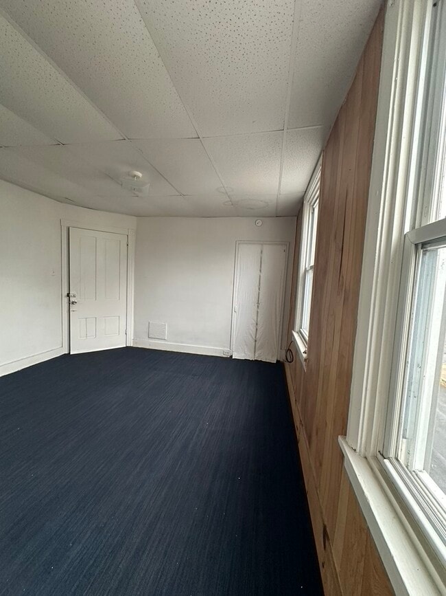 Building Photo - 151 Walnut St