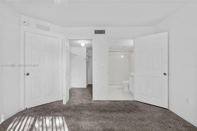 Building Photo - 1250 SE 29th St