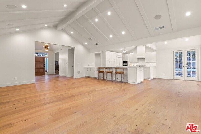 Building Photo - 17620 Camino De Yatasto