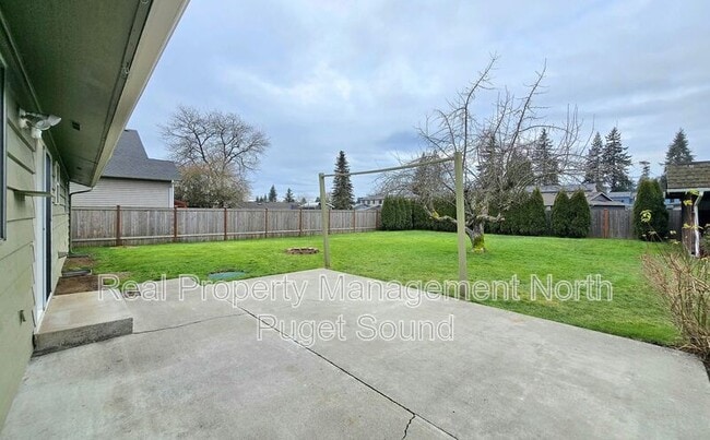 Building Photo - 8432 45th Dr NE