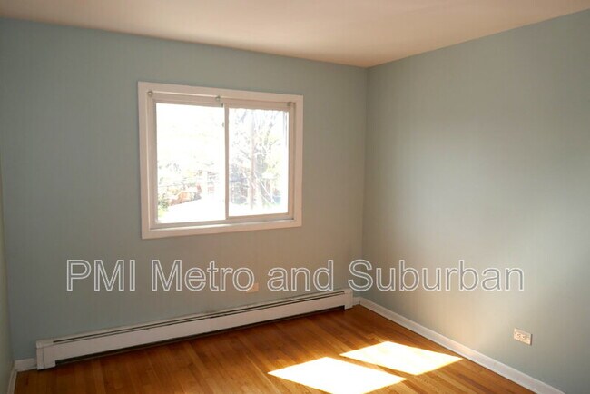 Building Photo - 828 N Austin Blvd